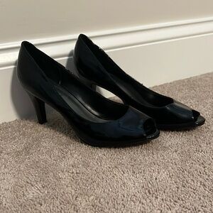 Predictions peep-toe black patent leather women’s size 8